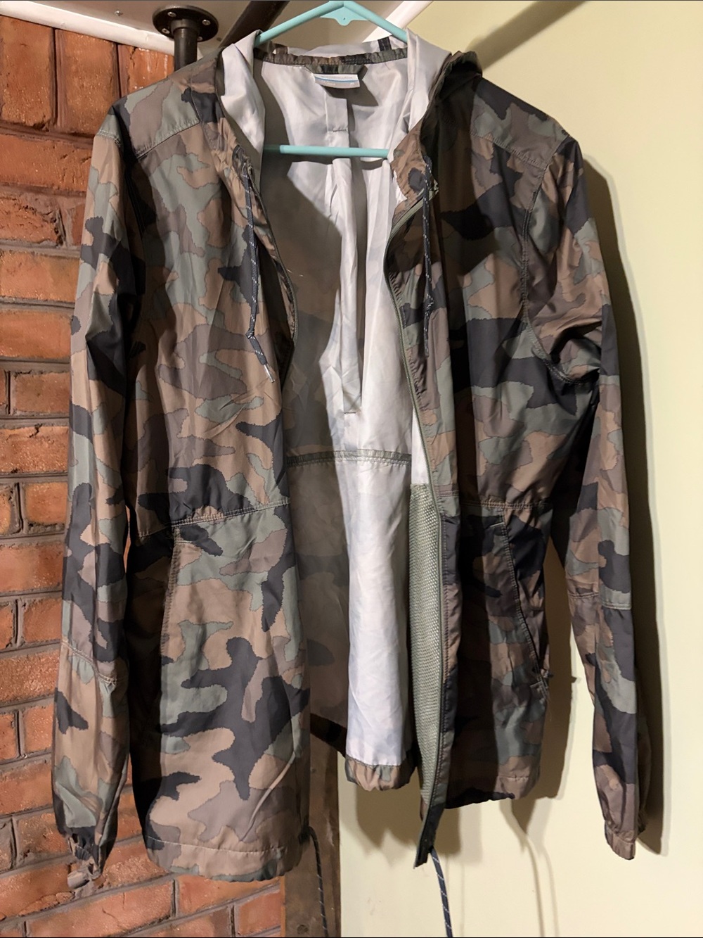 Woman’s Camouflage Hooded Windbreaker Jacket - Olive Camo